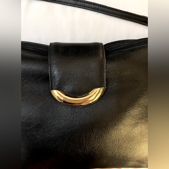 Beautiful Vintage Etienne Aigner Black Leather Side Satchel Bag w/ Gold Hardware - Picture 9 of 10